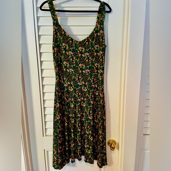 Dresses & Skirts - Salaam Pretty Floral Dress, size M